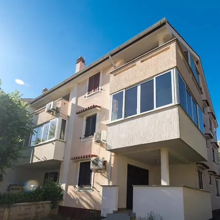 Glorija With Balcony Apartman