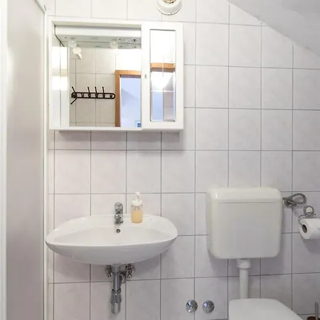 Apartman Glorija With Balcony Baska (Krk)