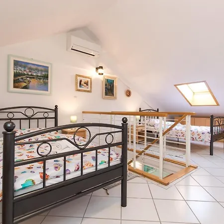 Glorija With Balcony Apartment