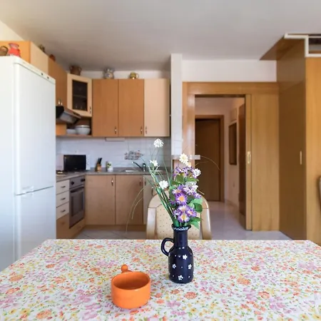 Glorija With Balcony شقة باشْكا